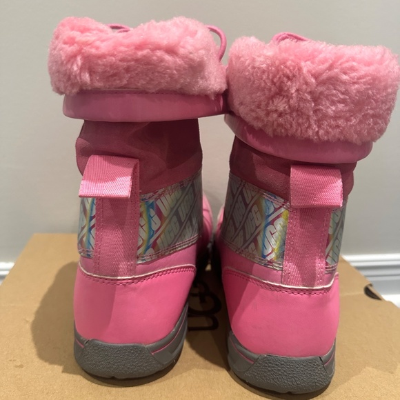 *Lightly worn, last season* Ugg Monochromatic Girls Boots - Picture 7 of 10